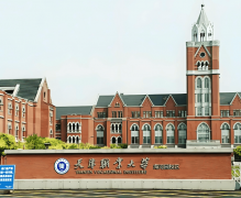 <b>且取当地企业亲近</b>